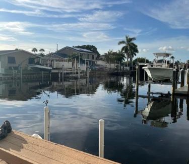 Shore Acres House | 海湾景观休闲独立屋可以垂钓靠近达利博物馆 14分钟可到达