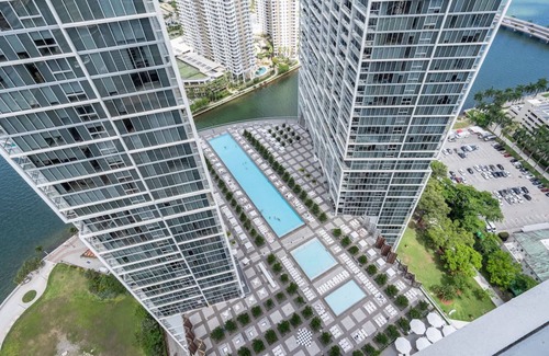 Downtown Miami Apartment | 0142 Skyline Serenity 1B/1B – 10% Off for Thanksgiving