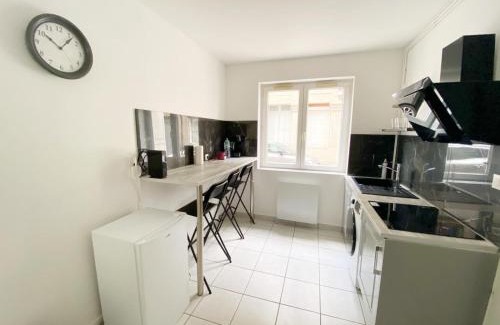 Cret de Roc Apartment | 023 CHIC & COSY F1 23m2 HYPERCENTRE WIFI SMART TV NETFLIX