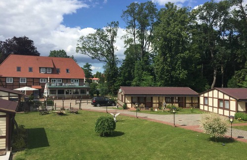Dobbertin Apartment | 04 double room overlooking park and fish ladder - Insel-Hotel Dobbertin