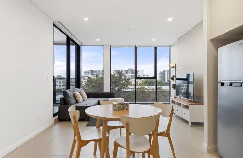 Mascot Apartment | 04M New 1BR apartment near Airport and City with Free visitor parking