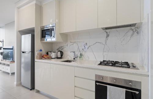 Mascot Apartment | 04M New 1BR apartment near Airport and City with Free visitor parking