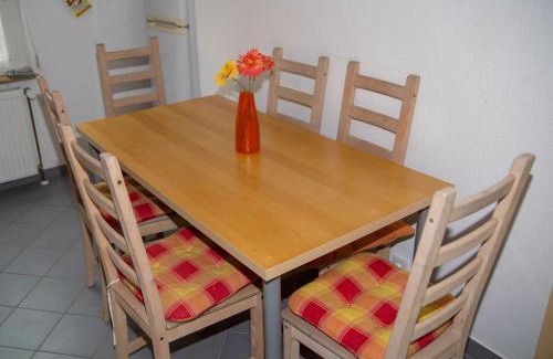 Bant Apartment | 064 Lindenstra e