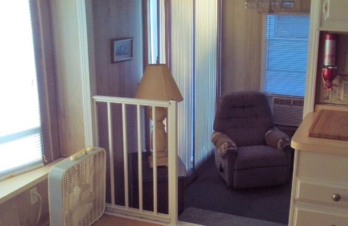 Gulf Coast Acres House | 1/1 can sleep 2/Park Model, Fully Furnished, clean, linens, W/D, Utilities incl.