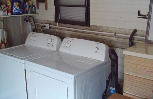 Gulf Coast Acres House | 1/1 can sleep 2/Park Model, Fully Furnished, clean, linens, W/D, Utilities incl.