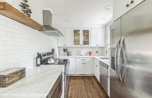 Greenville House | 1/2 acre, 2 master bedrooms, newly renovatedn2 miles from downtown, very private
