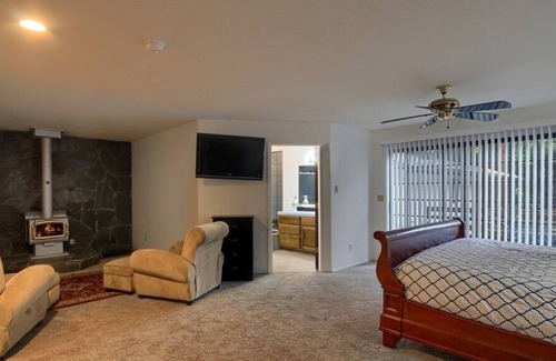 Mariposa Resort | 1/2 Acre Yosemite Country Club Style Home! Pool / Hot tub / Sauna / Huge deck!