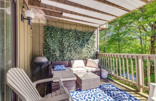 Warren Condo | < 1/2 Mi to Sugarbush Resort: Condo w/ Deck!