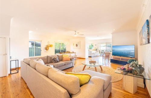 Shoal Bay House | 1-39 Leonard Ave - comfort, space and Wi-Fi