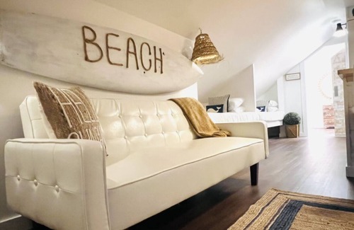 Hobe Sound Apartment | 1.43 miles to the Beach! Right Off of Gomez Avenue! Brand new and immaculate!