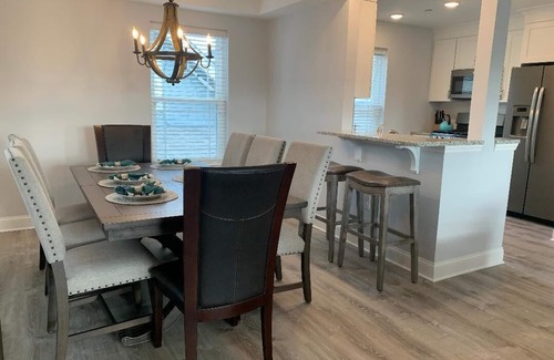 North End House | 1.5 Blocks to Beach! Upscale 4BR/2BA Side-by-Side w/ELEVATOR-North Boardwalk