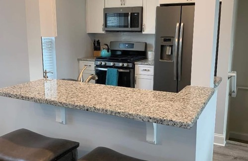 North End House | 1.5 Blocks to Beach! Upscale 4BR/2BA Side-by-Side w/ELEVATOR-North Boardwalk