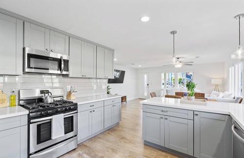 Townsite House | 1.5 miles the beach. Walk to the Pier! Parking and private backyard. Game room