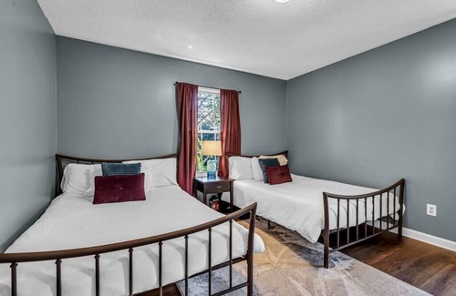 Kernersville House | 1.5 Miles to dwntwn, Beautiful 3bd, Huge 2 car gar