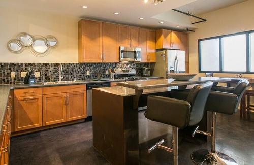 Raynolds Addition House | 1,800 sqft Down Town Condo