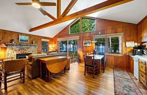 Sturgeon Bay Cottage | 1+ Acre/200 Feet of Lk Michigan Shoreline! -August 16-30 Still Avail!