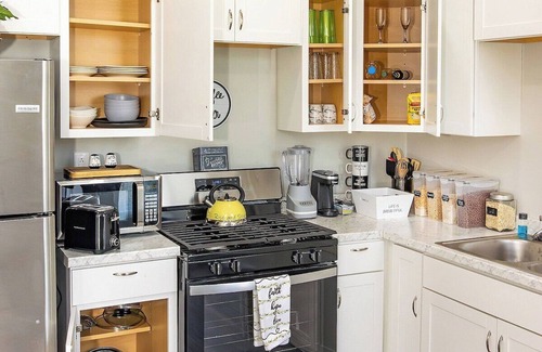 Evansville Apartment | 1 bd/1ba Apt near Haynies Corner