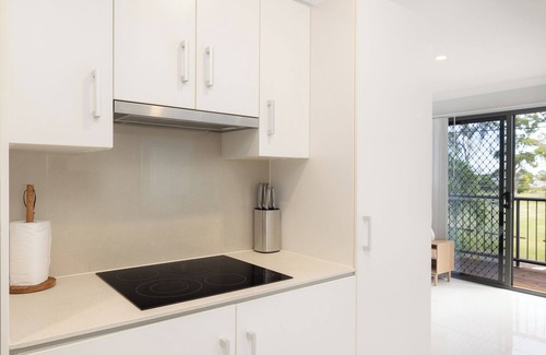 Rocklea Apartment | 1 Bdr Apt! Garage! Espresso! GST Credits! 373B1