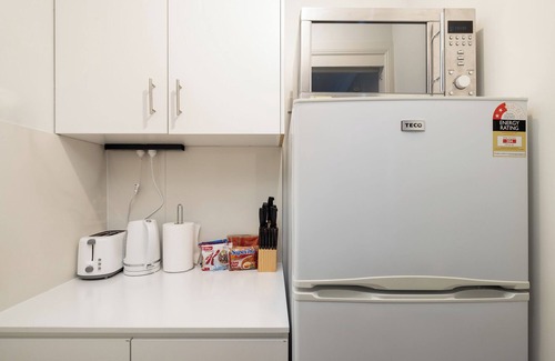 Sunnybank Apartment | 1 Bdr Apt! Train! Parking! Restaurants! 5144D1