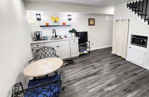 Nashville House | 1 bdrm Modern Oasis near everything.