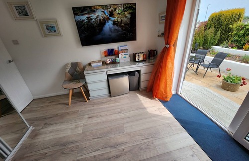 Galmpton Apartment | 1 bed annex apartment at stunning Broadsands Beach nr Brixham!