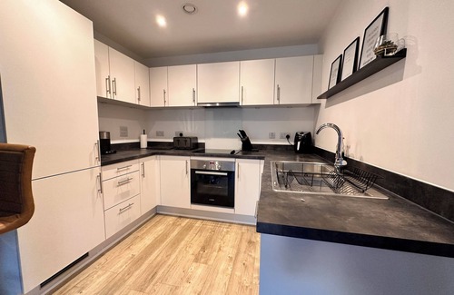 Crawley Apartment | 1 -bed Apartment Close to Gatwick Airport