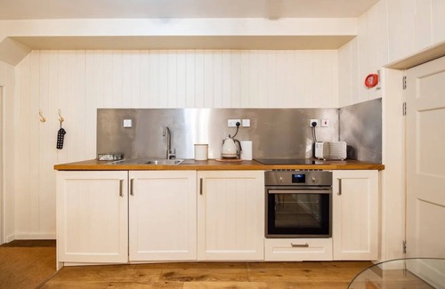 Soho Apartment | 1 bed apartment in historic Soho house central London