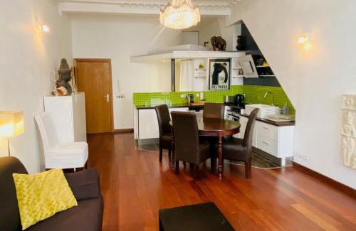 Quartier de la Porte-Saint-Denis Apartment | 1 Bed Apartment Sleeps 4 Mezzanine -WiFi -Tv