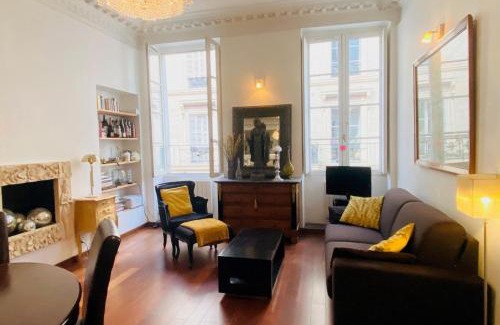Quartier de la Porte-Saint-Denis Apartment | 1 Bed Apartment Sleeps 4 Mezzanine -WiFi -Tv