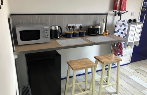 Chesterfield Apartment | 1-bed Apt, Sleeps 2, 20 Mins to Peak District