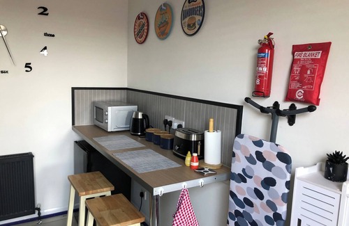 Chesterfield Apartment | 1-bed Apt, Sleeps 2, 20 Mins to Peak District