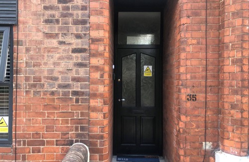 Chesterfield Apartment | 1-bed Apt, Sleeps 2, 20 Mins to Peak District