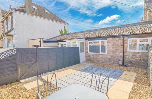 Weston-super-Mare House | 1 bed bungalow, sleeps 4, 50 meters from the beach with off road parking.