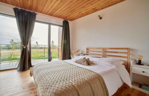 Langford House | 1 Bed Cabin - Sleeps 2 - Pets - Garden - Parking