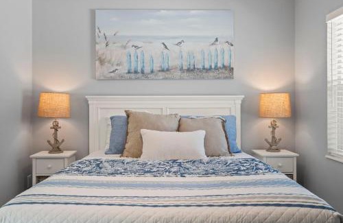 Englewood House | 1 Bed Cottage Walk to Beach, Bikes, Kayaks, Beach Gear, Fishing