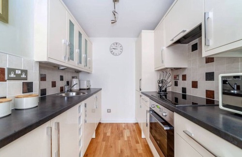 Tower Hill Apartment | 1 Bed Flat by St Katharine Docks