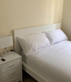 Copers Cope Apartment | 1 bed Flat Service Apartment Beckenham with Free Parking