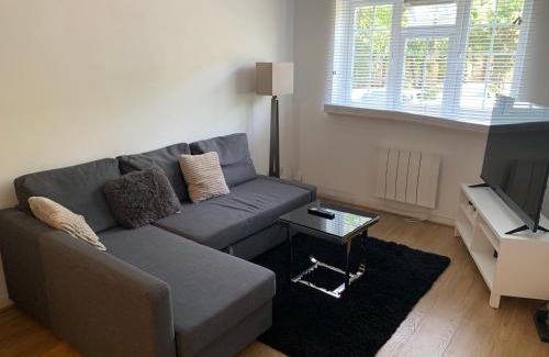 Copers Cope Apartment | 1 bed Flat Service Apartment Beckenham with Free Parking