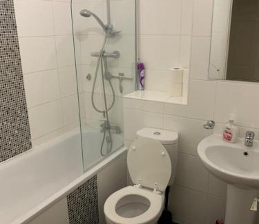 Copers Cope Apartment | 1 bed Flat Service Apartment Beckenham with Free Parking