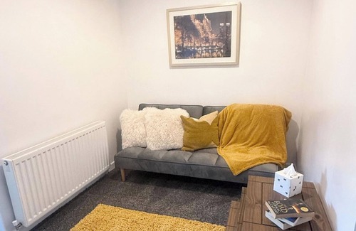 South Shields Apartment | 1 Bed Flat - Sleeps 3 - Parking - Pet friendly