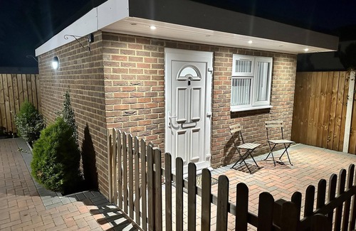 Luton Apartment | 1 Bed Flat - Sleeps 2 - Parking - Wifi