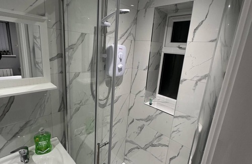 Luton Apartment | 1 Bed Flat - Sleeps 2 - Parking - Wifi