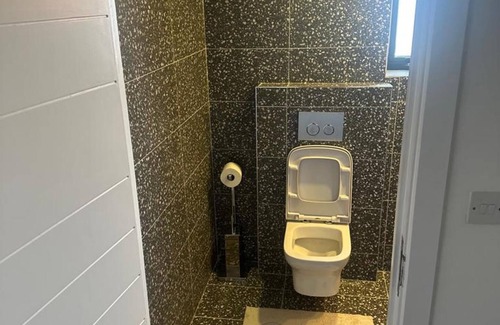 Kidbrooke with Hornfair Apartment | 1 Bed Flat - Sleeps 2 - Pets - Garden - Parking