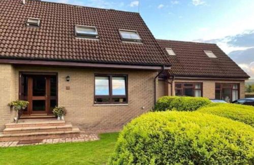 Auchengray House | 1 Bed House - Central Free Parking Wifi