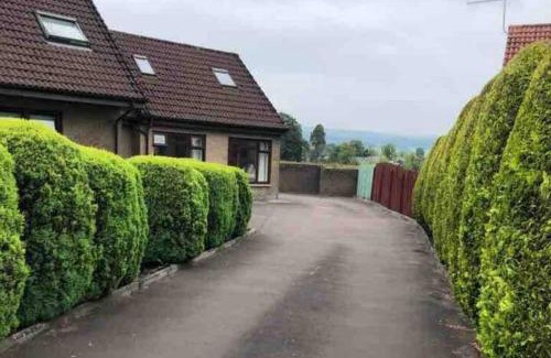 Auchengray House | 1 Bed House - Central Free Parking Wifi