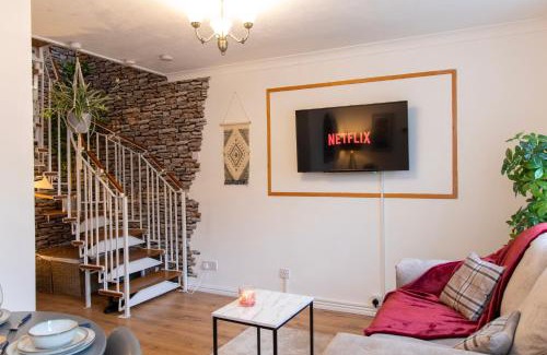 Wolverhampton Apartment | 1 Bed House- Free Parking- New Cross Hospital By Lush Properties