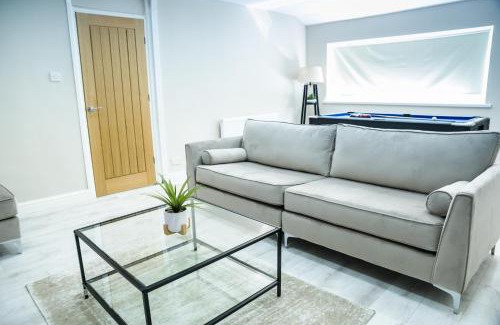 Bradford House | 1 Bed House - Sleeps 2 - Parking - Wifi