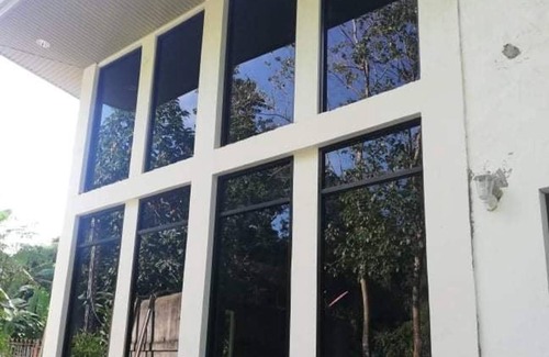 Zamboanga House | 1 Bed House - Sleeps 2 - Pets - Parking - Wifi