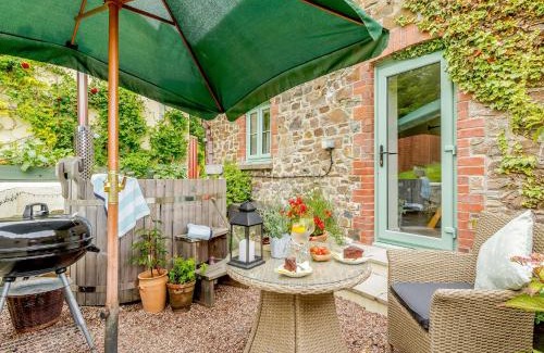 Black Torrington House | 1 Bed in Great Torrington 00782