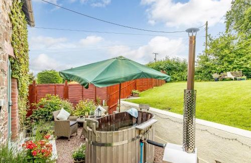 Black Torrington House | 1 Bed in Great Torrington 00782
